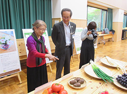 農産物の試食の写真1