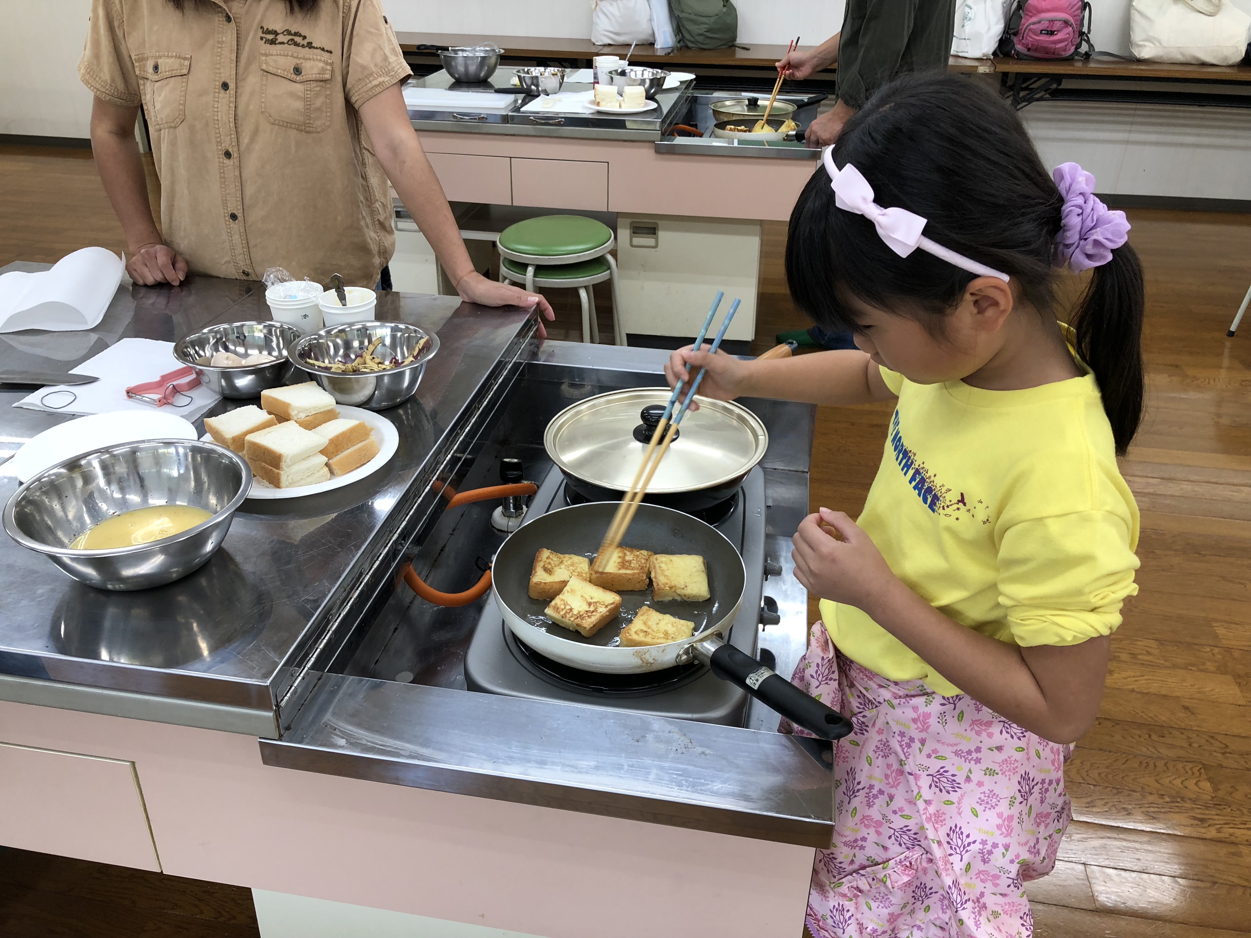 家畜ふれあいデー（牛乳を使った料理教室）の写真