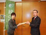 恵比寿産業株式会社 感謝状贈呈の写真