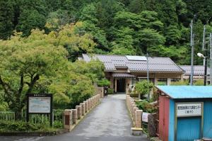 奥多摩さかな養殖センター海沢の管理棟外観写真