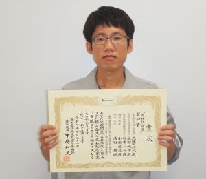 森林防疫賞を受賞した久保田研究員　現三宅支庁