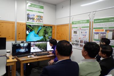 ラオス視察団ローカル5Gルーム