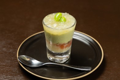 練馬産枝豆のムース -枝豆の皮から作ったジュレをのせて